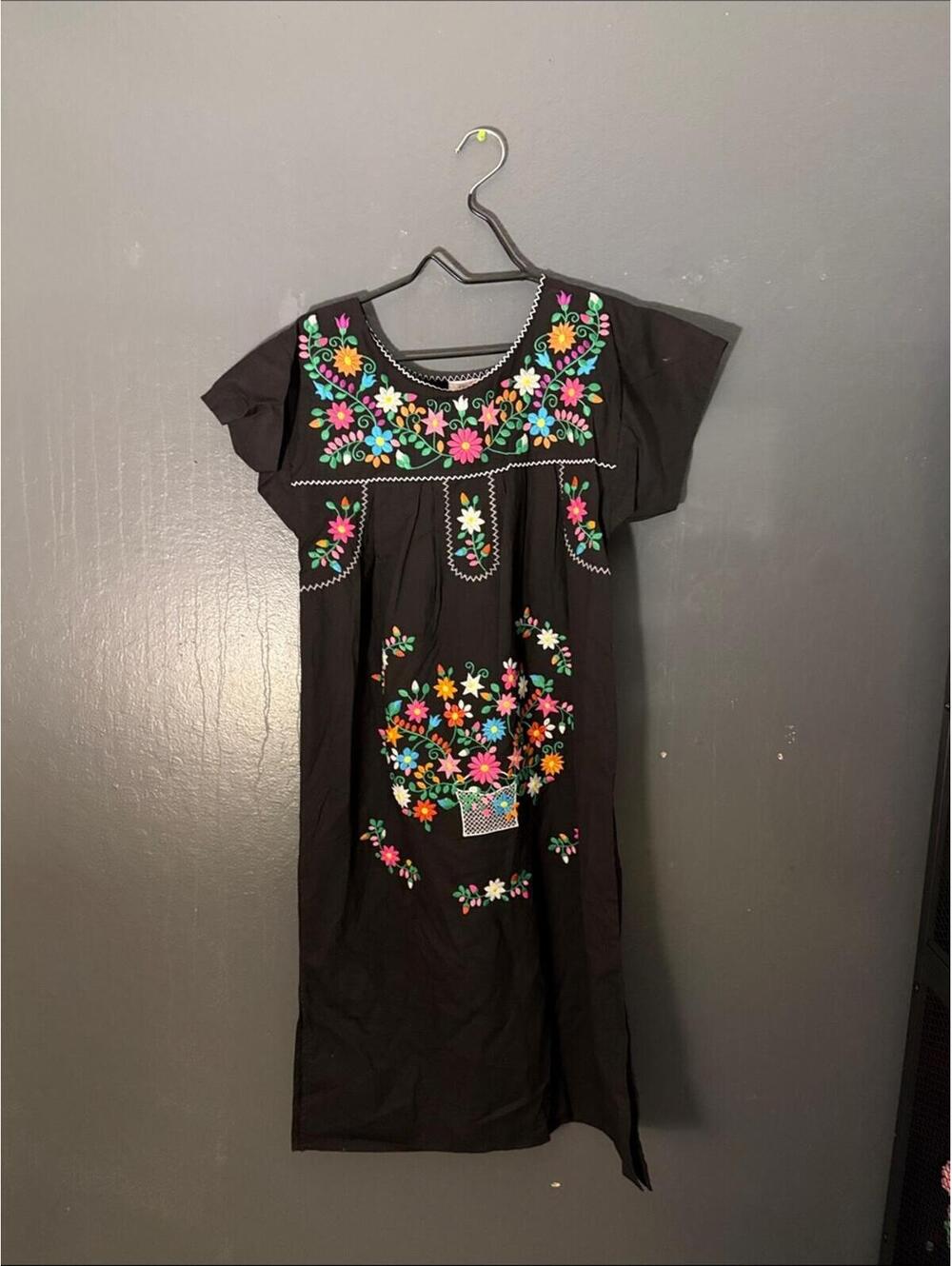 Unik Women’s Black Embroidered Floral Shirt Dress Size M New With Tags